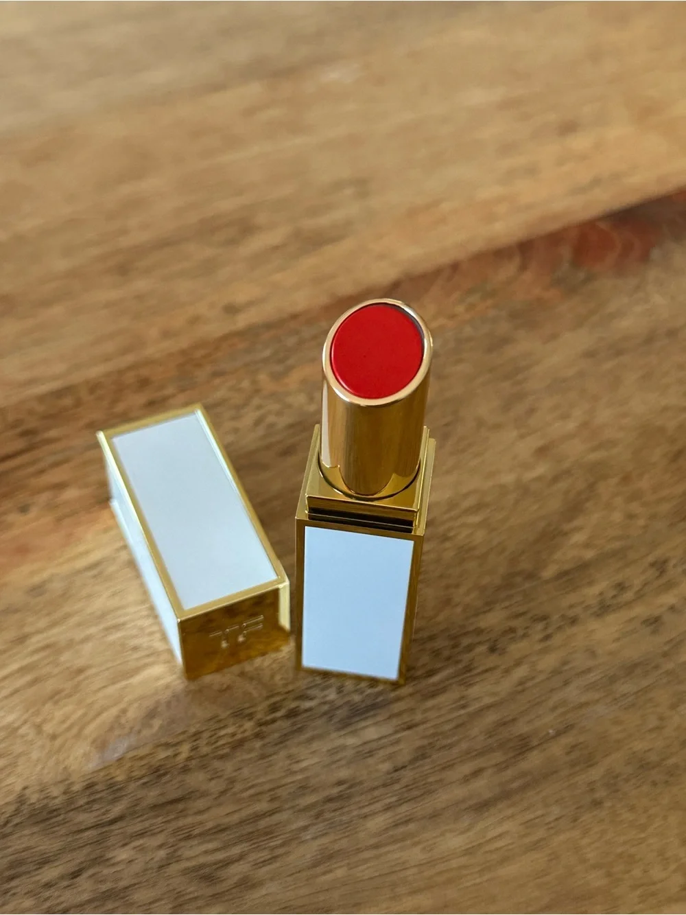 Tom Ford Red Lipstick - Ultra Shine Lip Color Rouge in Île D’Amour